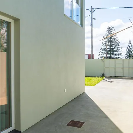 Βίλα Front Πόντα Ντελγκάντα